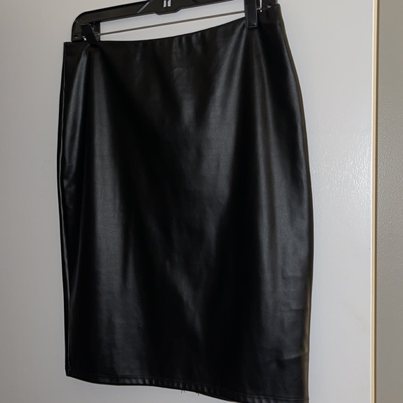 😃Faux Leather Pencil Skirt - Picture 2 of 6